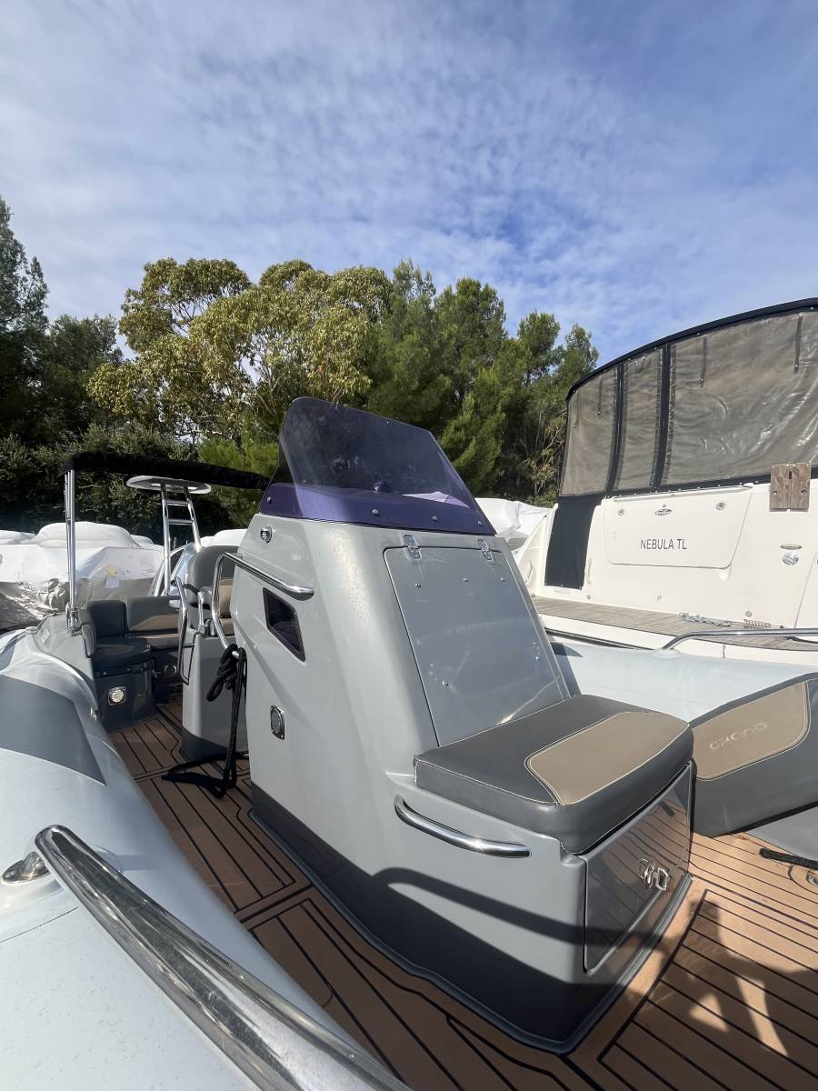 Vente semi rigide occasion Grand Golden Line G750 équipé d'un moteur Honda 250 Cv à La Londe les Maures