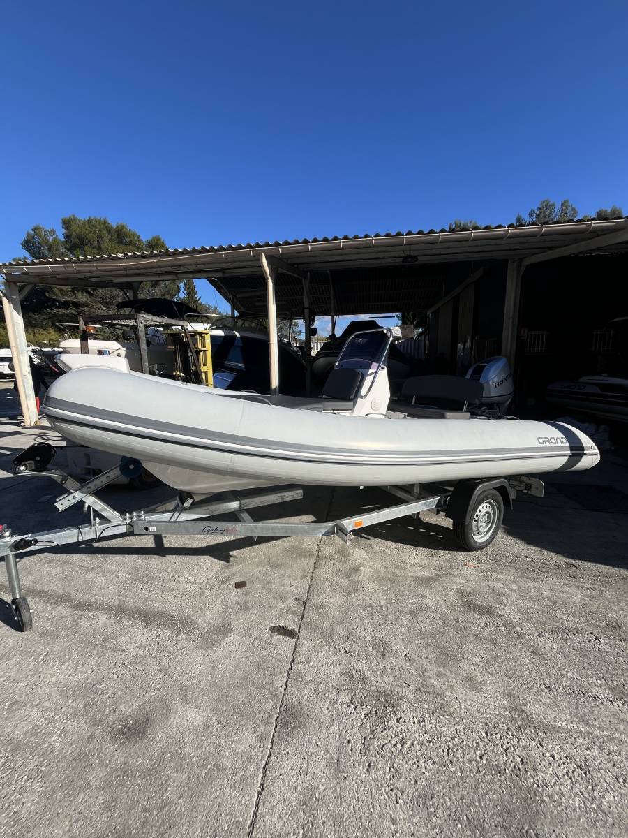Vente semi rigide occasion Grand Silver Line S470 équipé d'un moteur Honda 40 Cv à La Londe les Maures