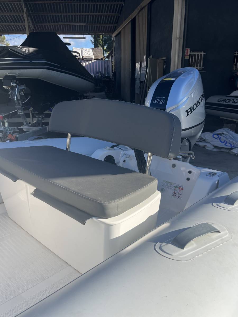 Vente semi rigide occasion Grand Silver Line S470 équipé d'un moteur Honda 40 Cv à La Londe les Maures