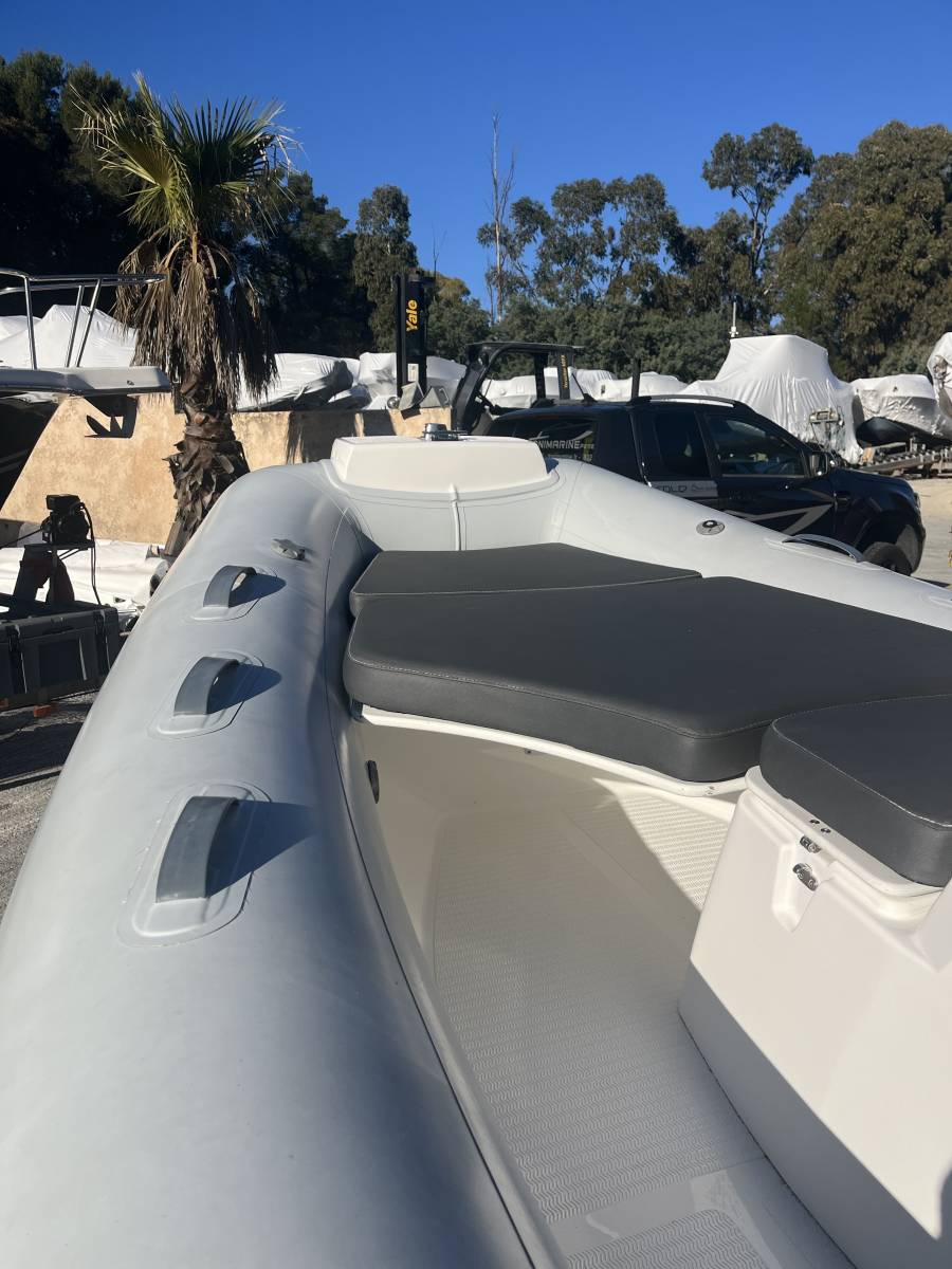 Vente semi rigide occasion Grand Silver Line S470 équipé d'un moteur Honda 40 Cv à La Londe les Maures