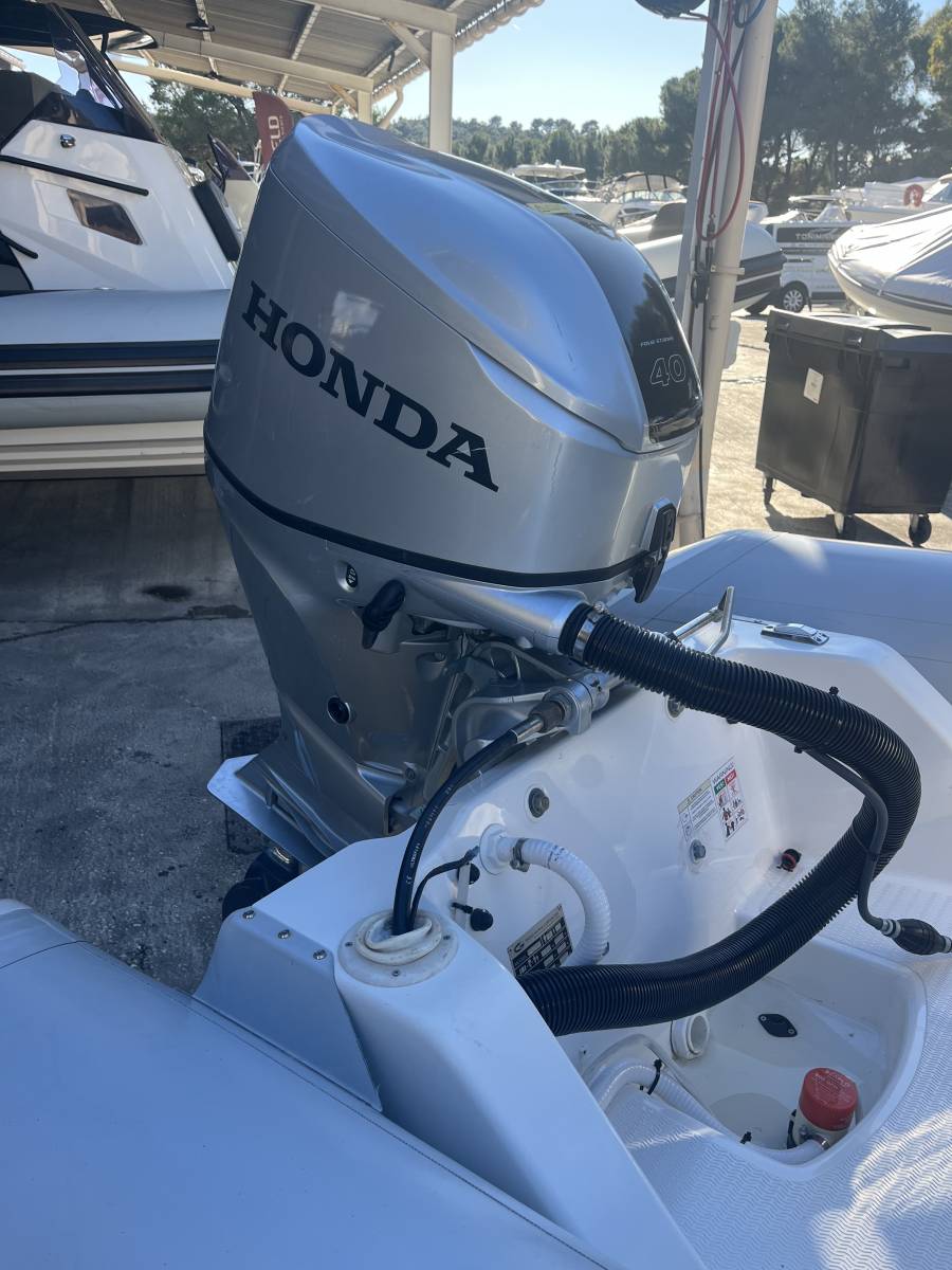 Vente semi rigide occasion Grand Silver Line S470 équipé d'un moteur Honda 40 Cv à La Londe les Maures