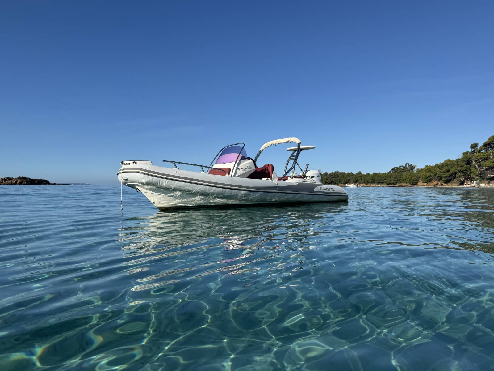 Vente semi rigide occasion Grand Golden Line G580 équipé d'un moteur Honda 150 Cv à La Londe les Maures