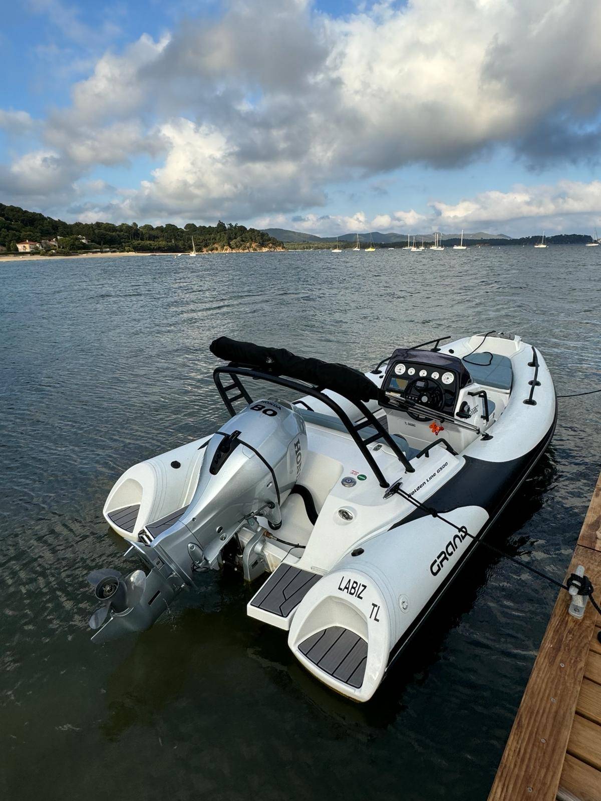 Vente semi rigide occasion Grand Golden Line G500 équipé d'un moteur Honda 80 Cv à La Londe les Maures