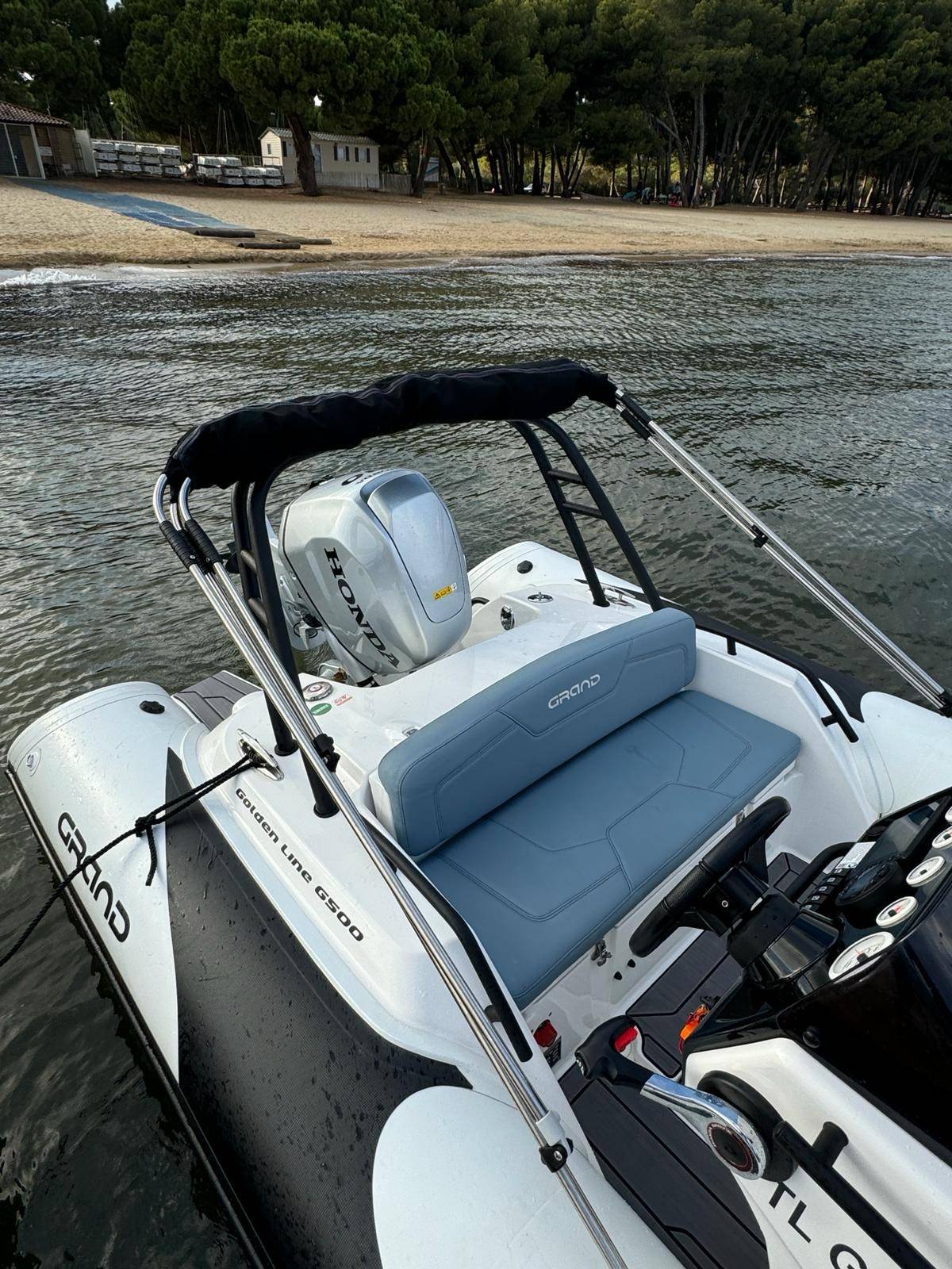 Vente semi rigide occasion Grand Golden Line G500 équipé d'un moteur Honda 80 Cv à La Londe les Maures