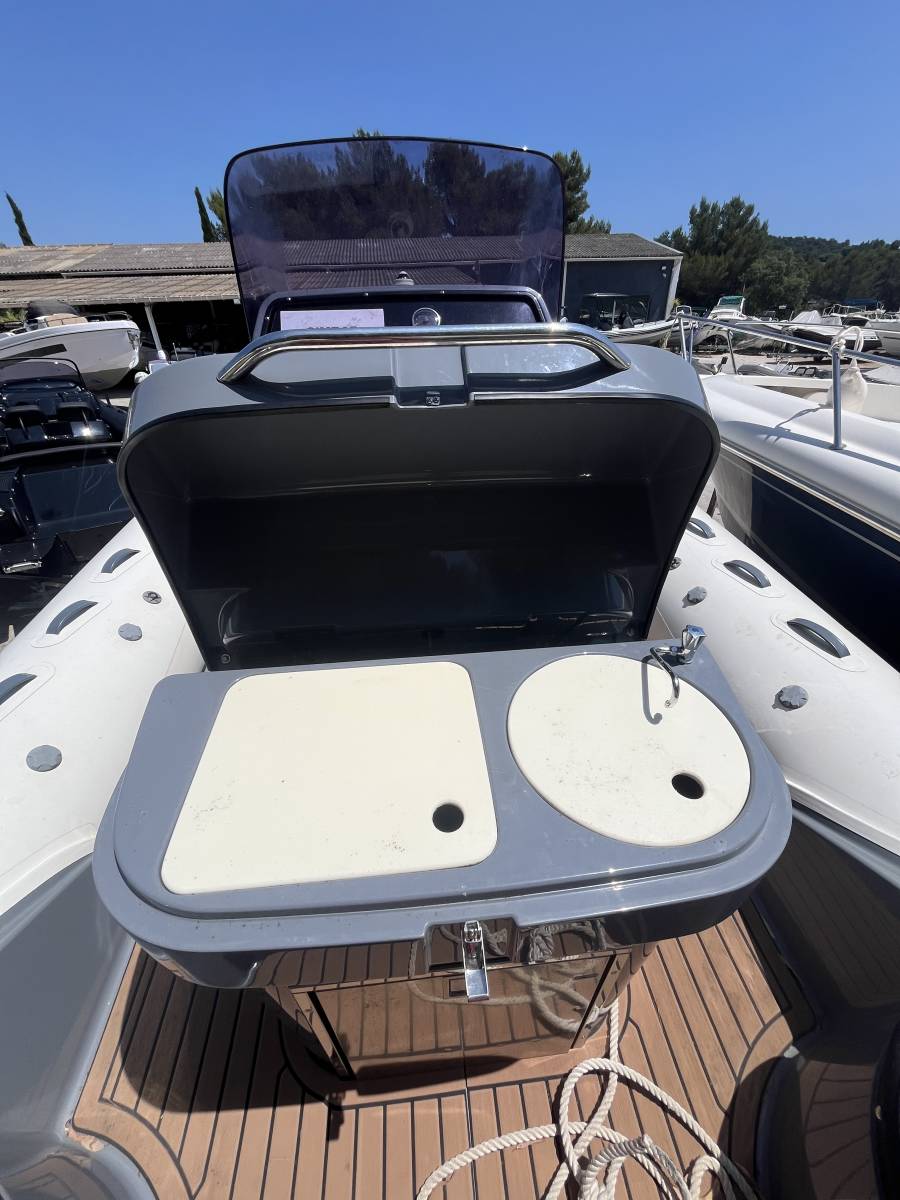 Vente semi rigide occasion Grand Golden Line G850 équipé d'un moteur Mercury 350 Cv à La Londe les Maures