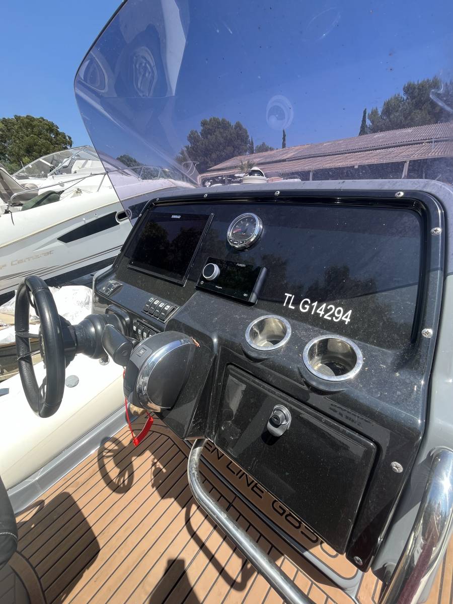 Vente semi rigide occasion Grand Golden Line G850 équipé d'un moteur Mercury 350 Cv à La Londe les Maures
