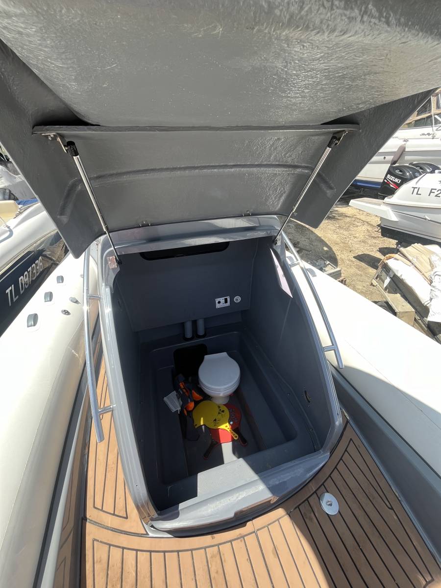 Vente semi rigide occasion Grand Golden Line G850 équipé d'un moteur Mercury 350 Cv à La Londe les Maures