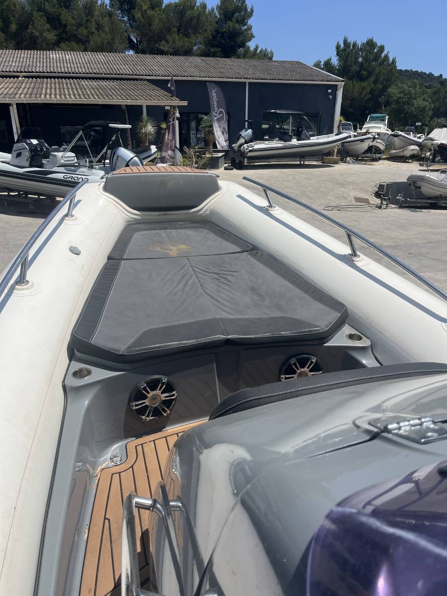 Vente semi rigide occasion Grand Golden Line G850 équipé d'un moteur Mercury 350 Cv à La Londe les Maures
