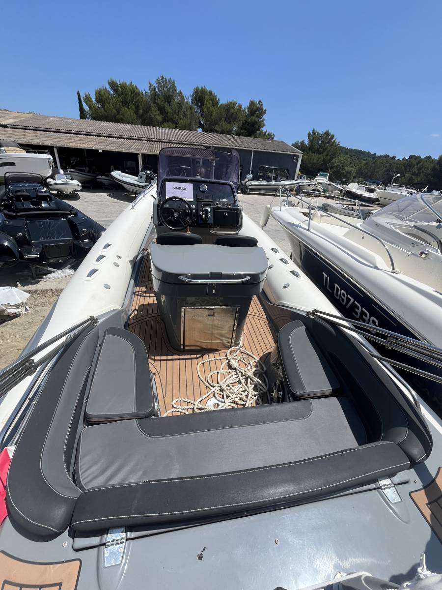 Vente semi rigide occasion Grand Golden Line G850 équipé d'un moteur Mercury 350 Cv à La Londe les Maures