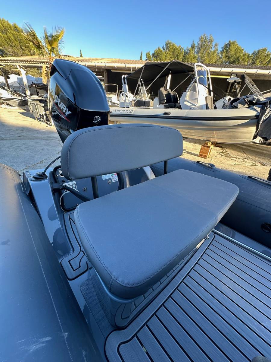 Semi rigide Grand boats à Bormes prés du Lavandou