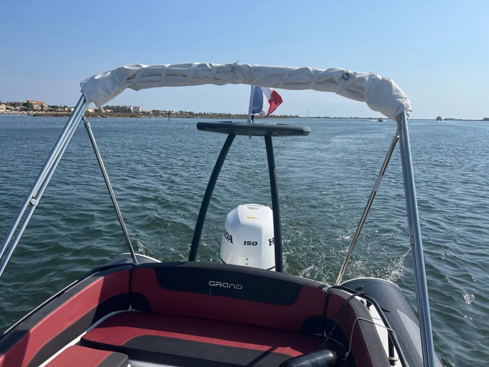 Vente occasion Grand Golden line G650 équipé d'un moteur Honda 150 cv à La Londe les Maures à côté de Toulon