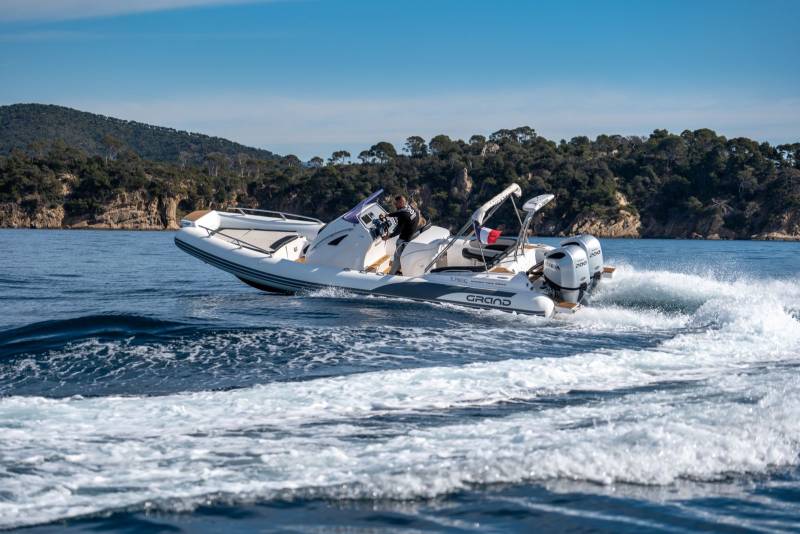 Vente semi rigide occasion Grand Golden Line G850 équipé de 2 moteurs Honda 200 Cv à La Londe les Maures
