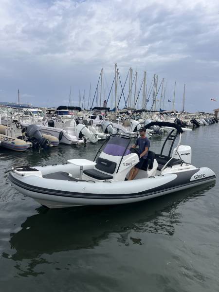 Location semi rigide 5m sur le port de la Londe